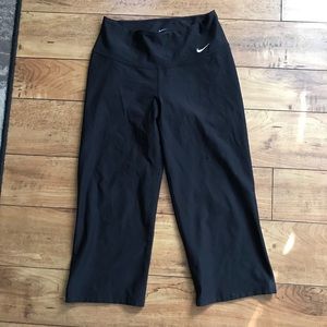 👖Nike Dri-fit Capri Leggings👖